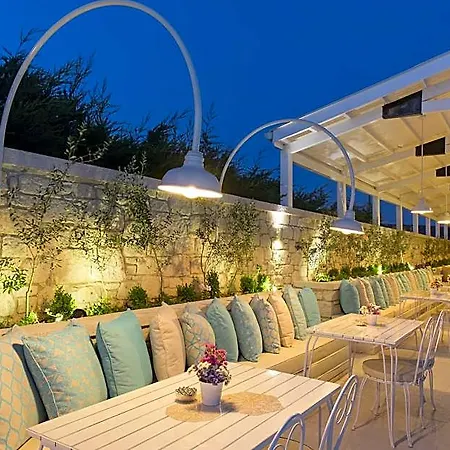 Likor Hanim Butik Alacati Hotel