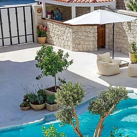 Likor Hanim Butik Alacati 4*
